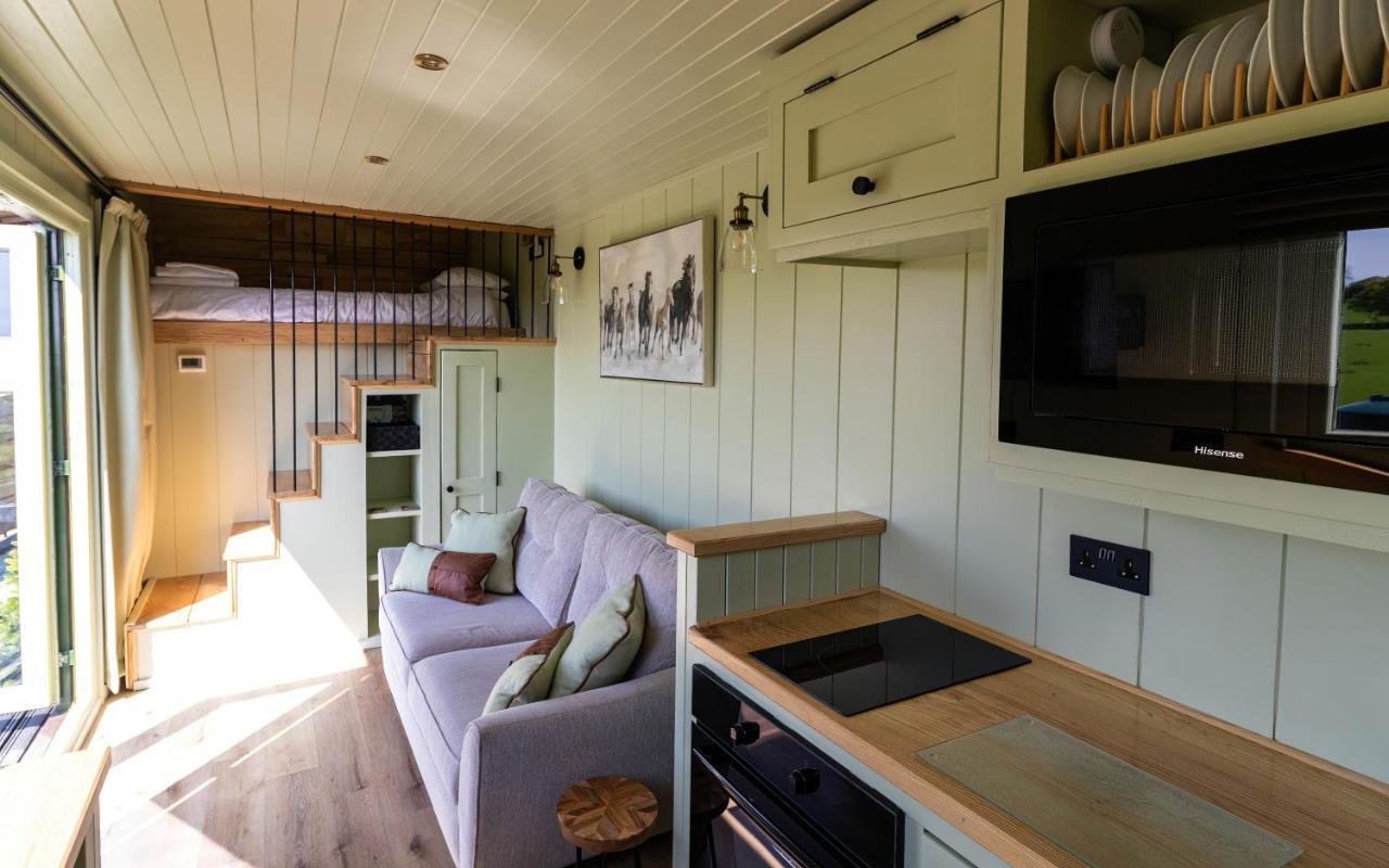 The Shire Luxury Converted Horse Lorry With Private Hot Tub Cyfie Farm Llanfyllin Exterior photo